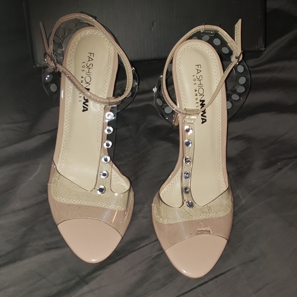 Open toe heels. - Picture 6 of 7